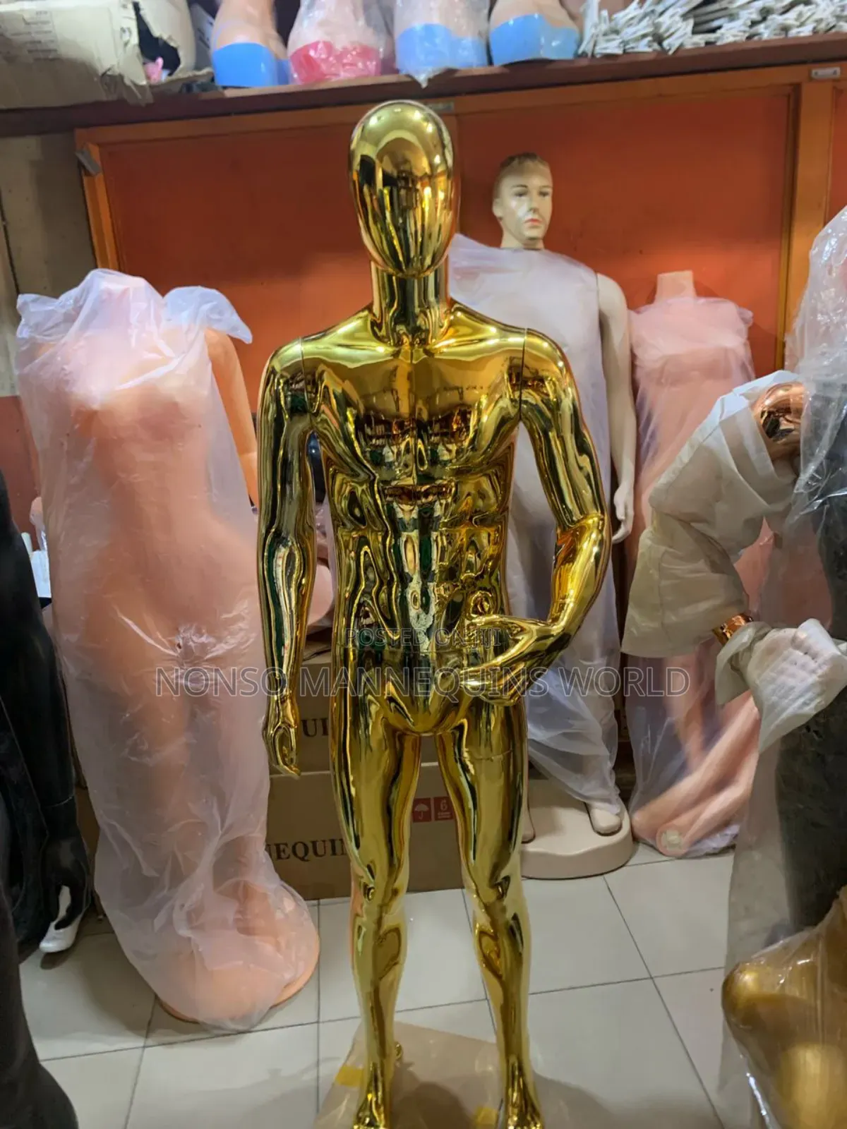 Faceless Gold Male Mannequin