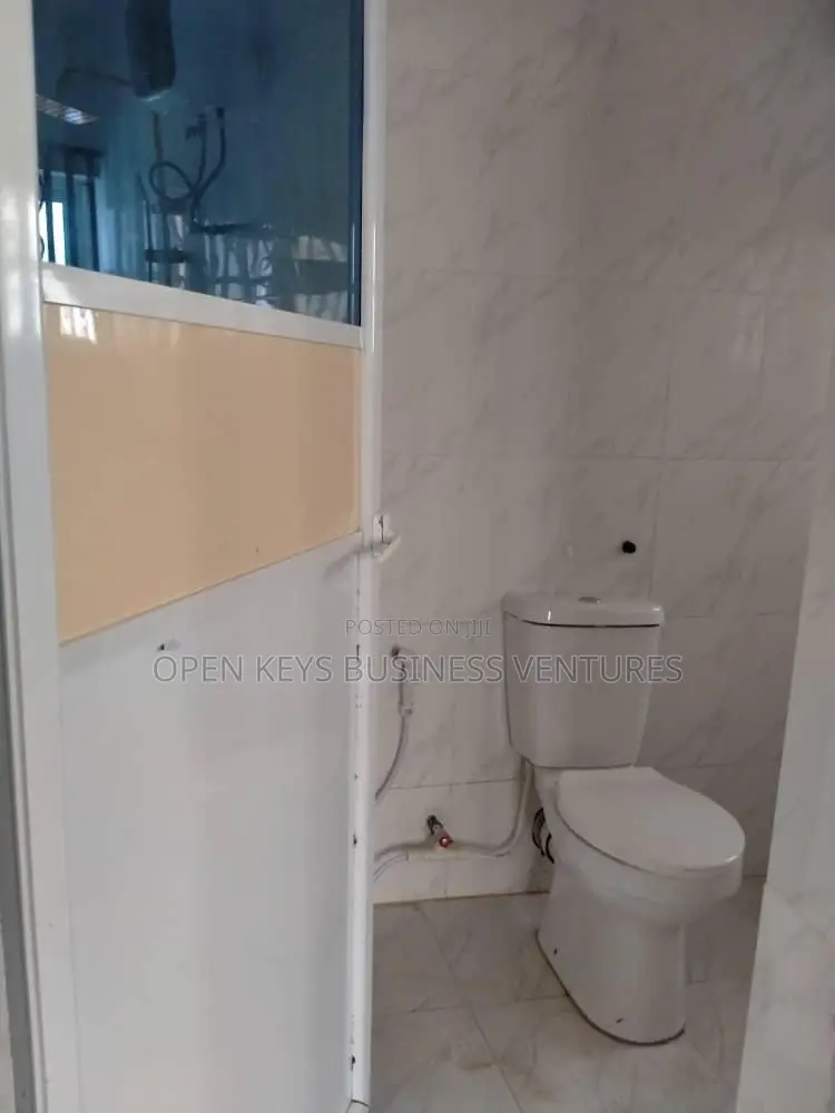 5bdrm Duplex in New Gbagi Market, Alakia for sale