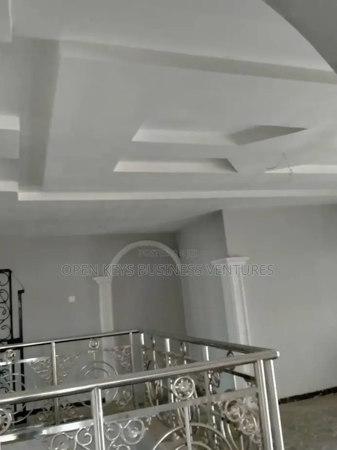 5bdrm Duplex in New Gbagi Market, Alakia for sale