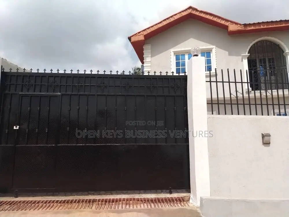 5bdrm Duplex in New Gbagi Market, Alakia for sale