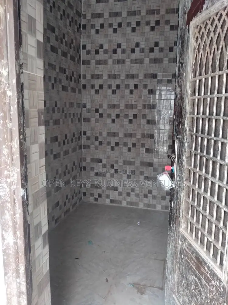 5bdrm Duplex in New Gbagi Market, Alakia for sale
