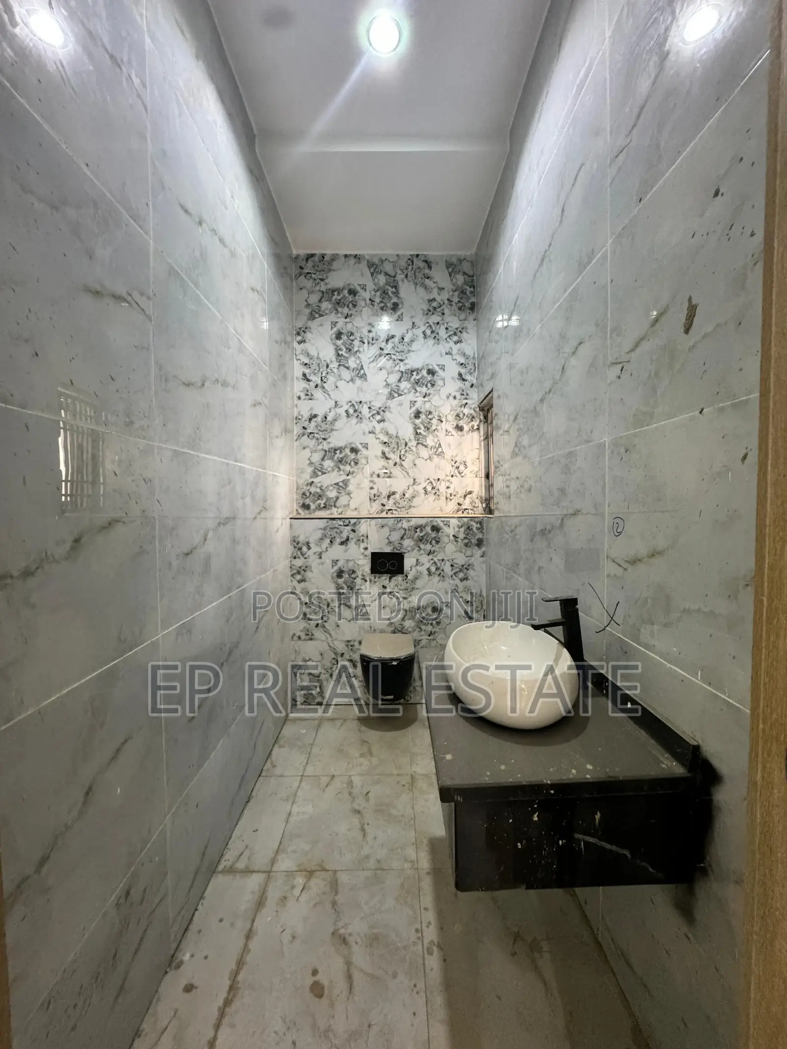 8bdrm House in Asokoro for sale