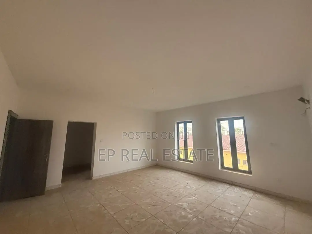 8bdrm House in Asokoro for sale