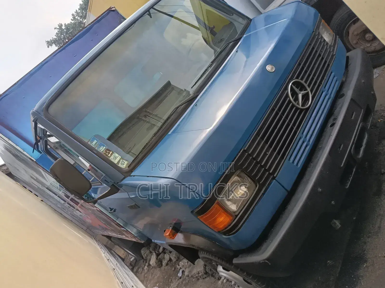 Mercedes Benz 609 Container Truck