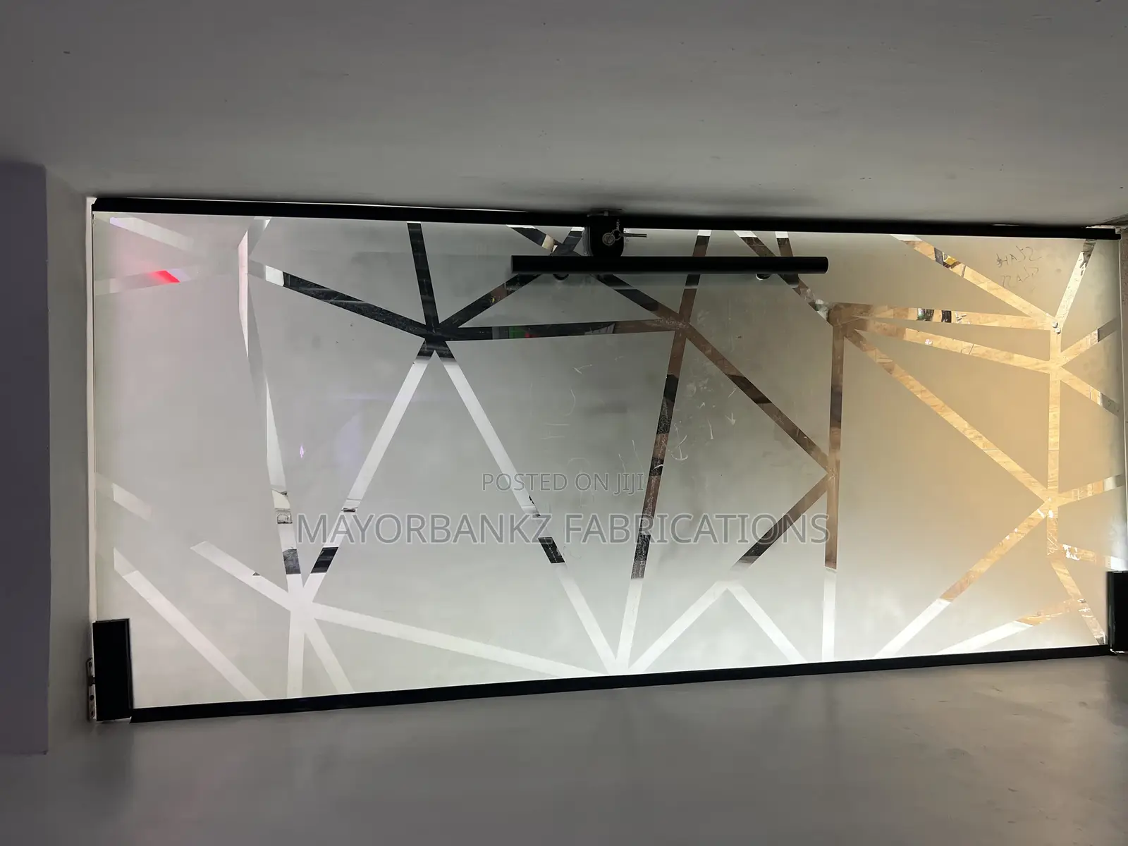 Frameless Glass Door With Frosted Effects