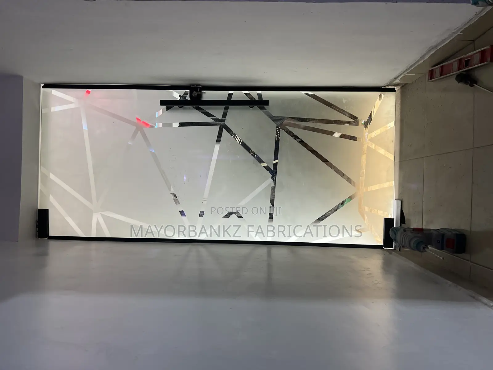Frameless Glass Door With Frosted Effects
