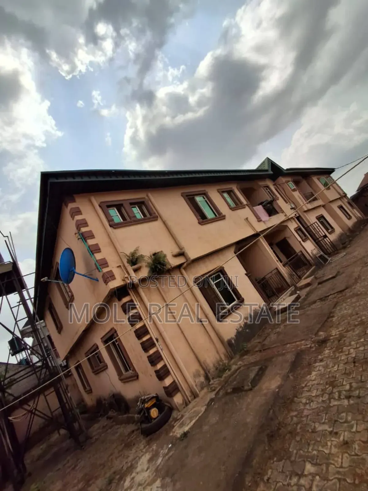 3bdrm Block of Flats in Baruwa for sale