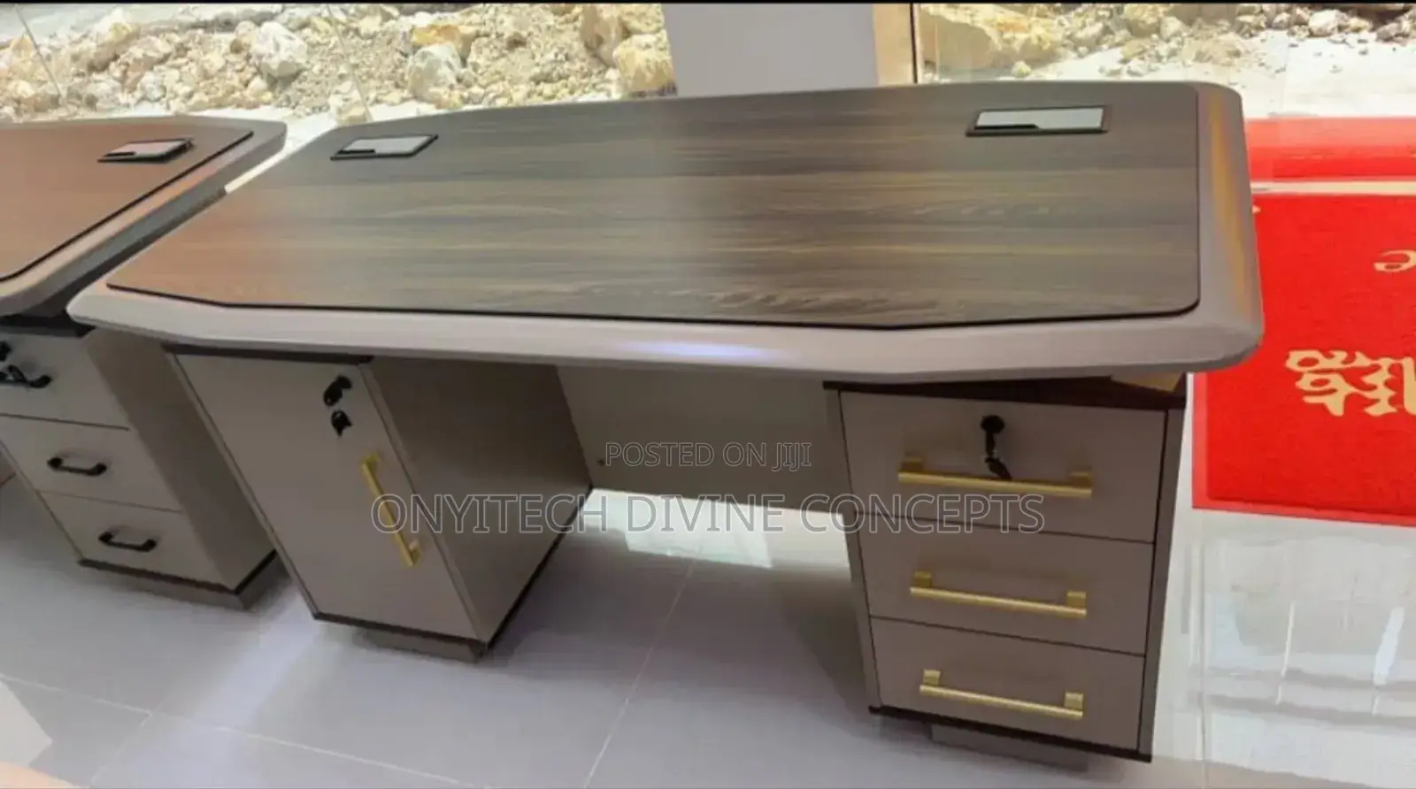 Exclusive Office Executive Table