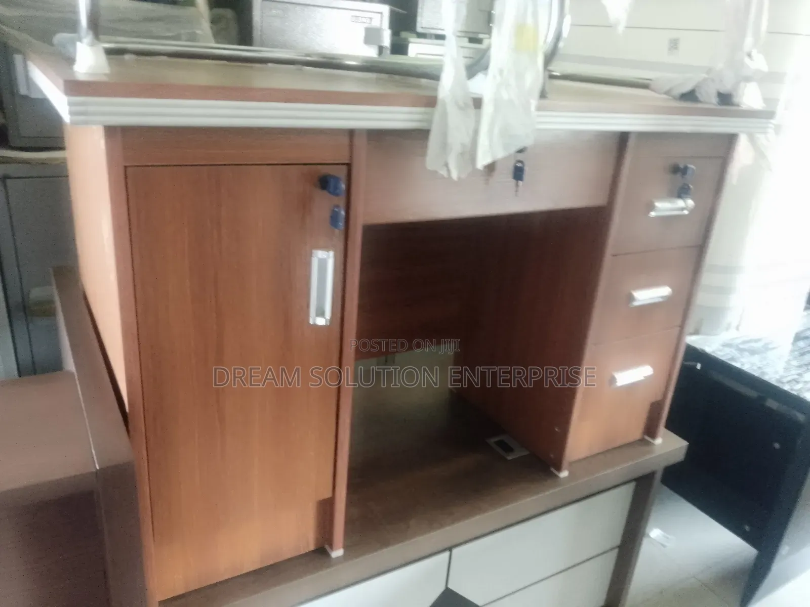 1.4 Meters Table