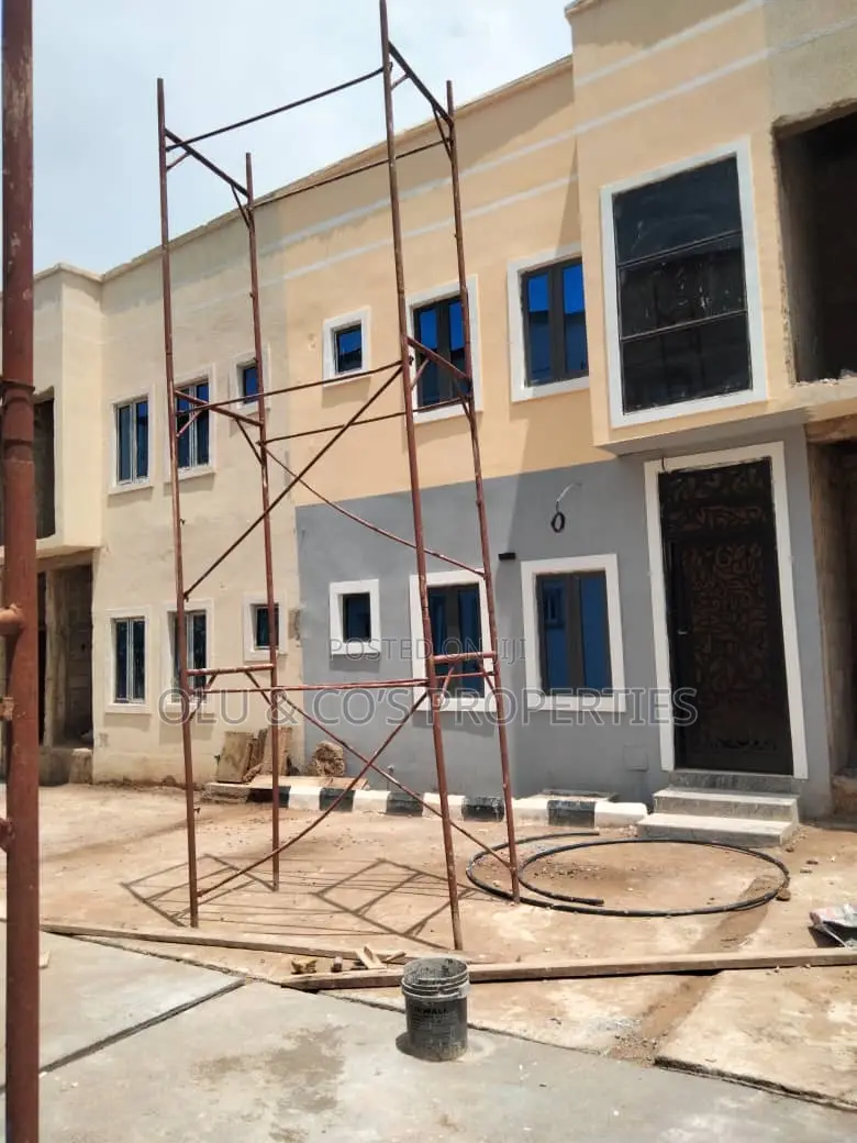 3bdrm Townhouse / Terrace in Larix Estate, Apo District for rent
