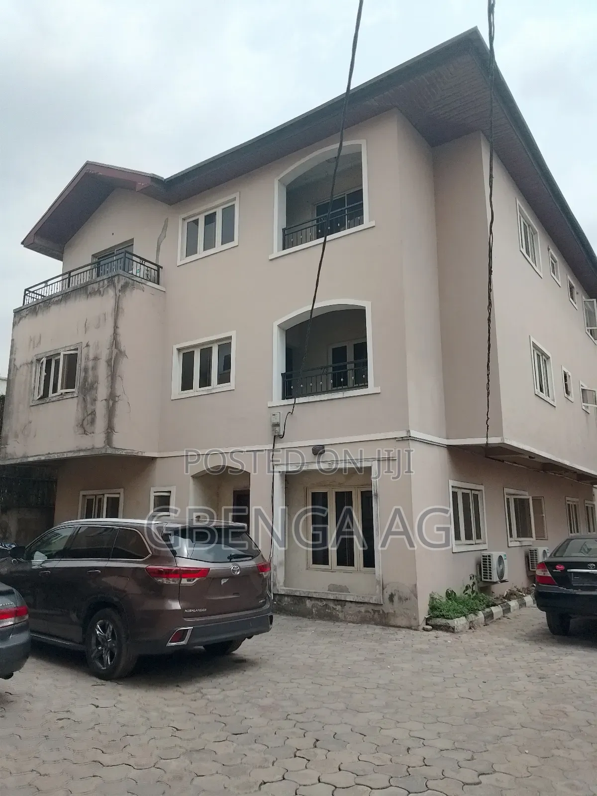 5bdrm Duplex in Gra for sale