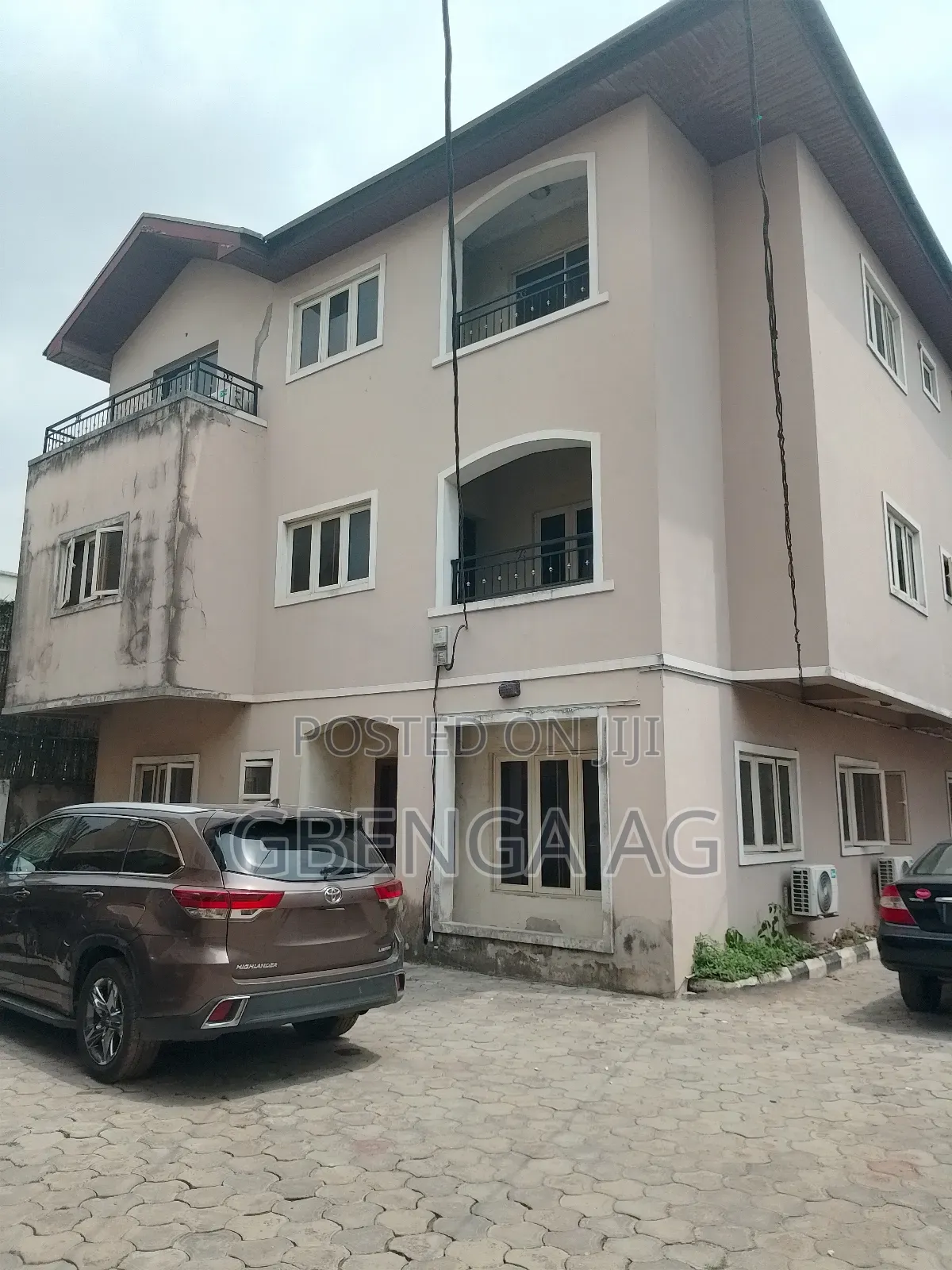 5bdrm Duplex in Gra for sale