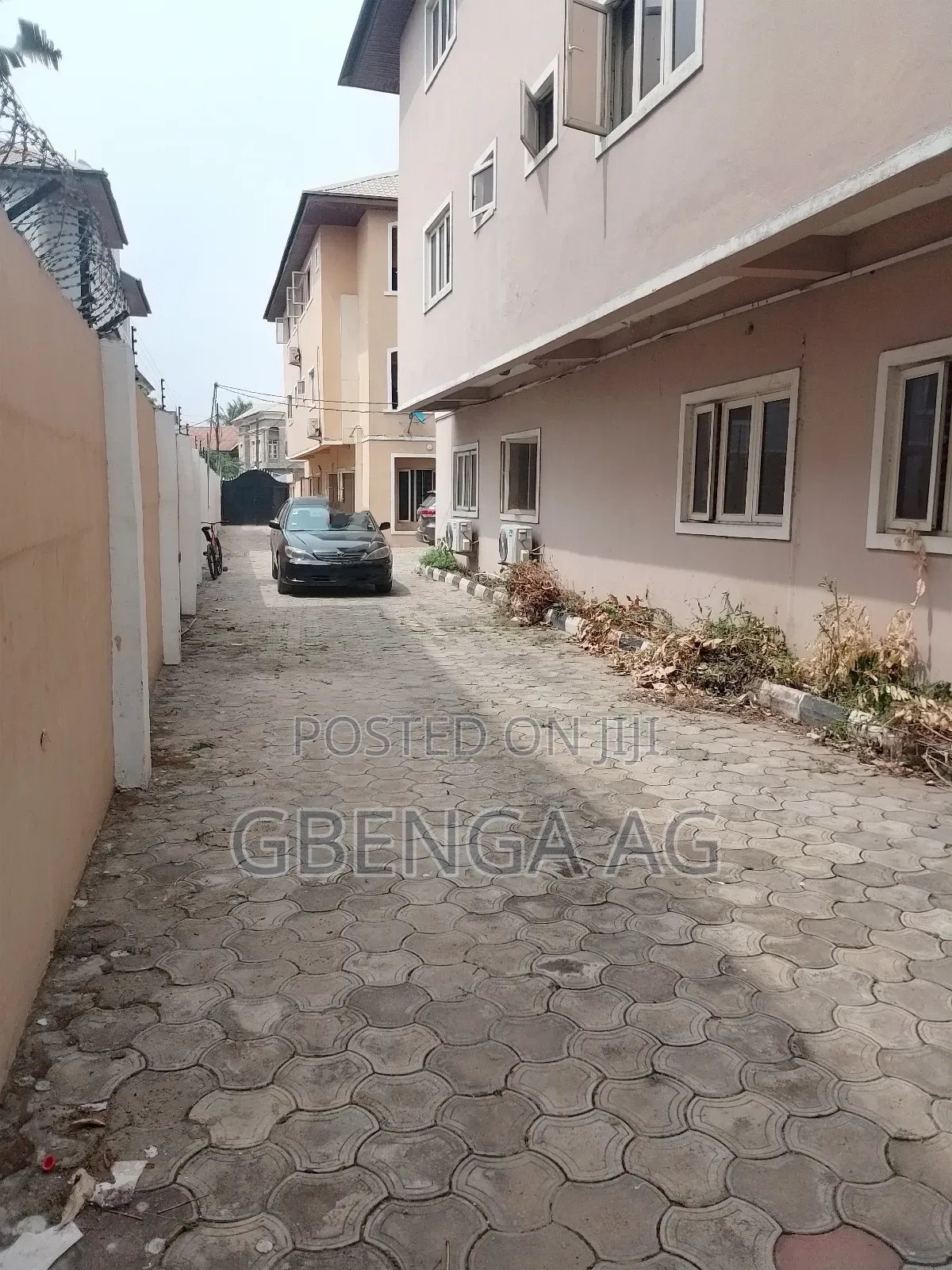 5bdrm Duplex in Gra for sale