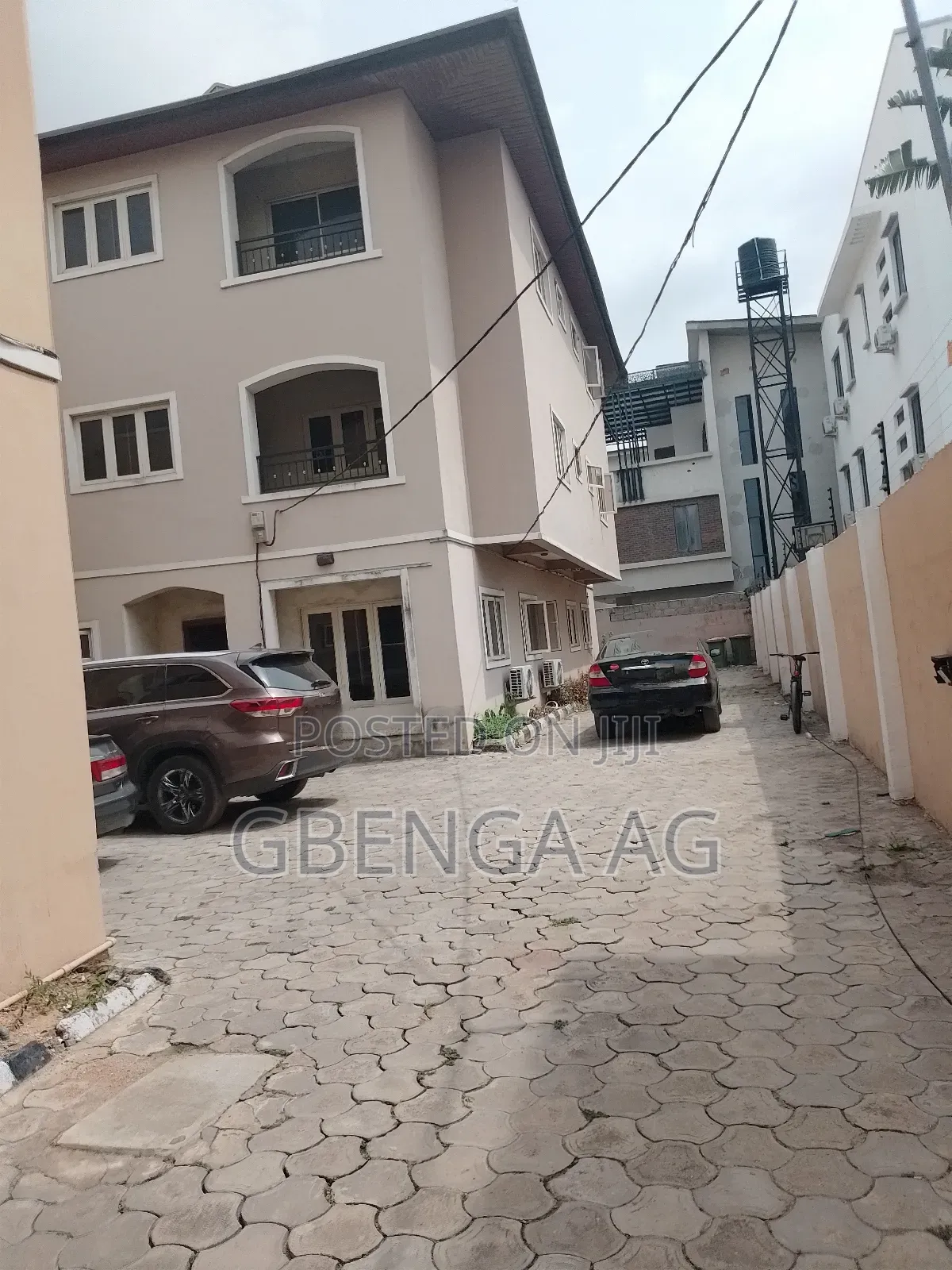 5bdrm Duplex in Gra for sale
