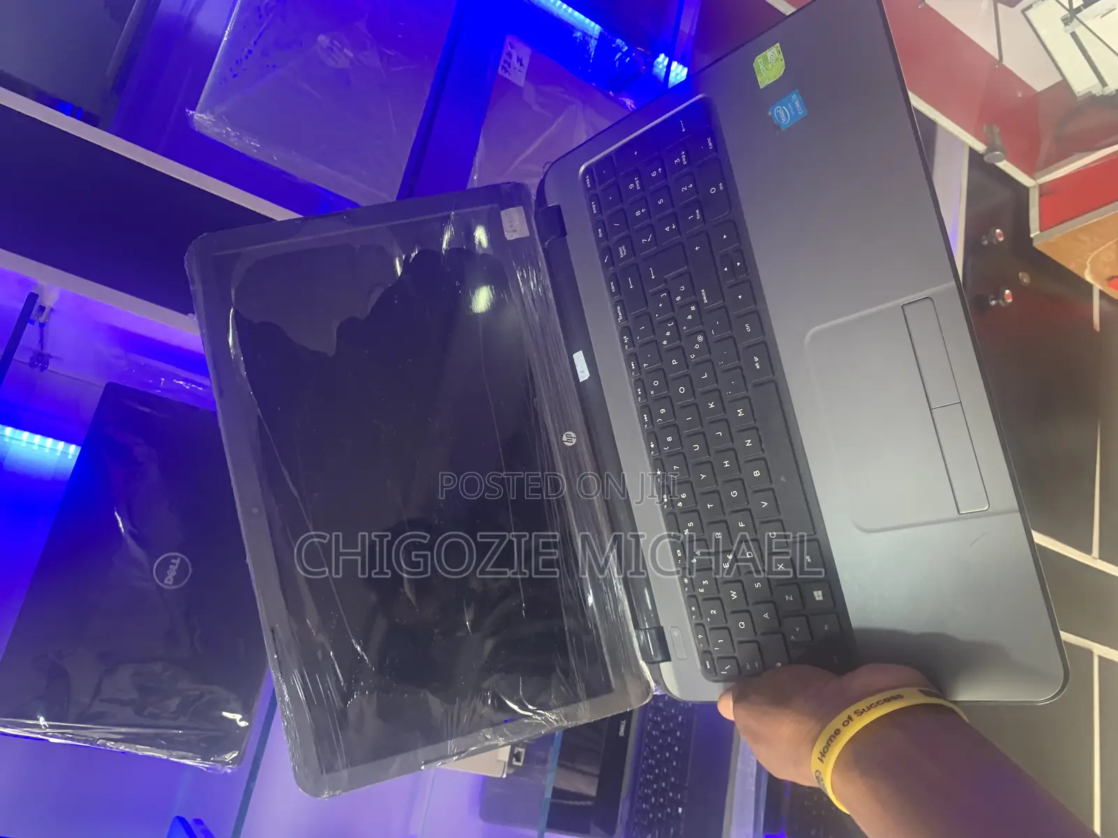 Laptop HP 15-Da2933nia 8GB Intel Core I5 HDD 500GB