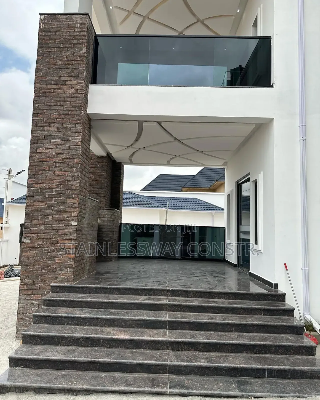 Dark Grey Glass Balcony Railing Bento