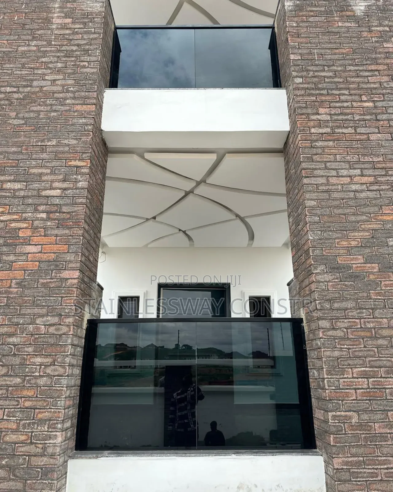Dark Grey Glass Balcony Railing Bento