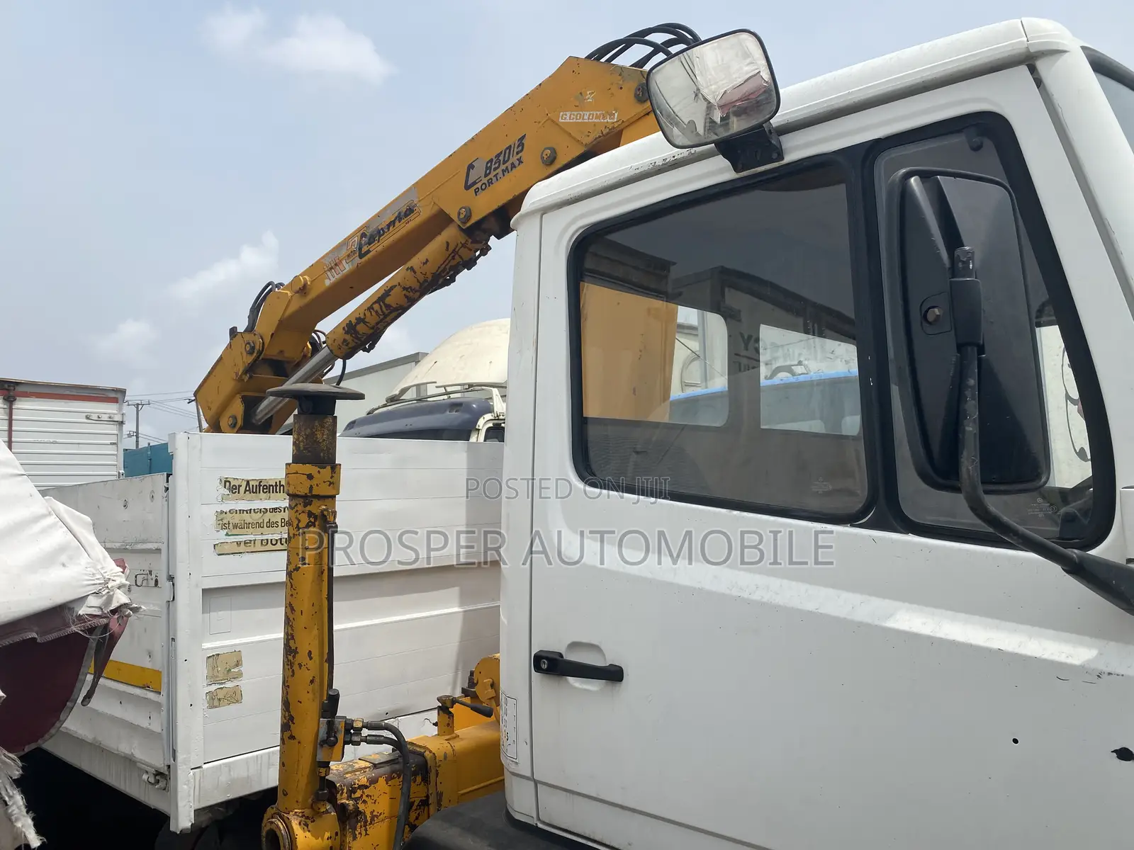 Mercedes Benz Hiyab Truck 4 Tons White