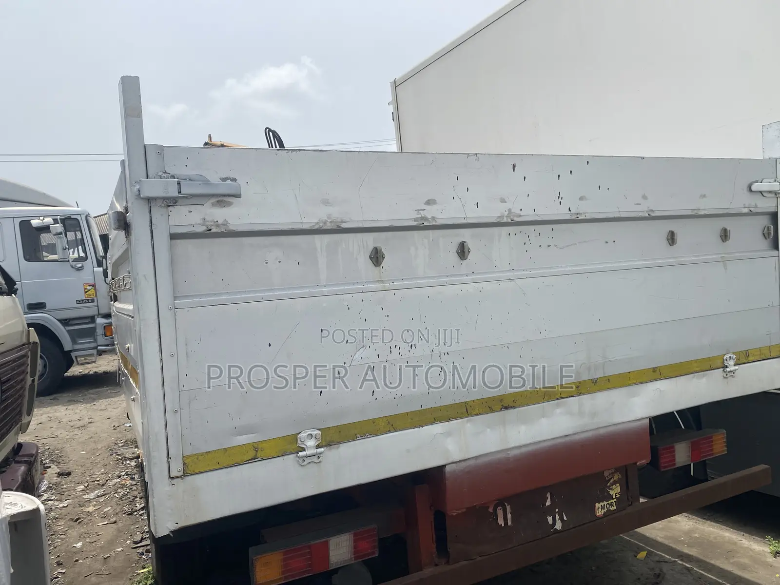 Mercedes Benz Hiyab Truck 4 Tons White