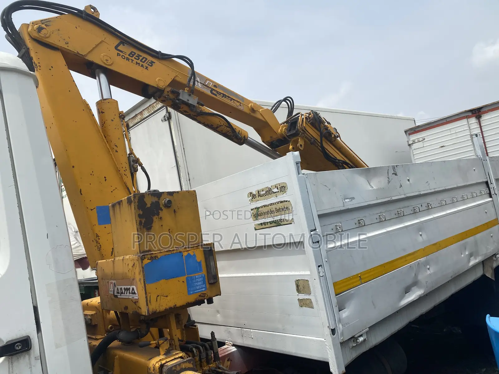 Mercedes Benz Hiyab Truck 4 Tons White