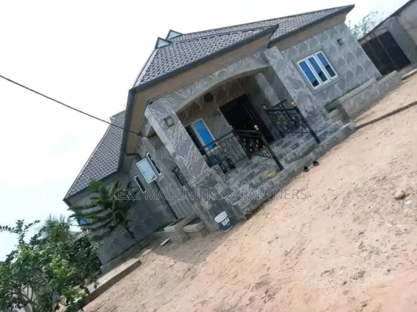 4bdrm Bungalow in Ekpri , Nsukara, Off for sale