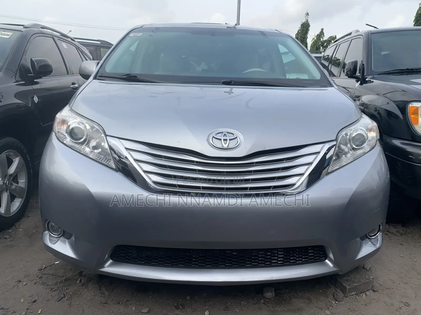 Toyota Sienna XLE AWD 7-Passenger 2013 Silver