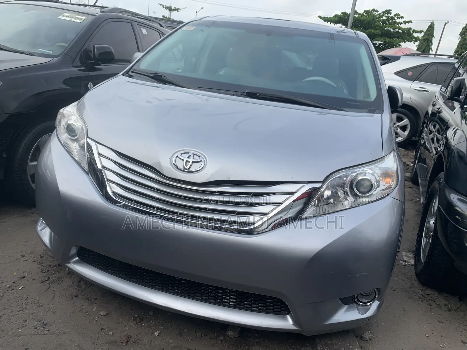 Toyota Sienna XLE AWD 7-Passenger 2013 Silver