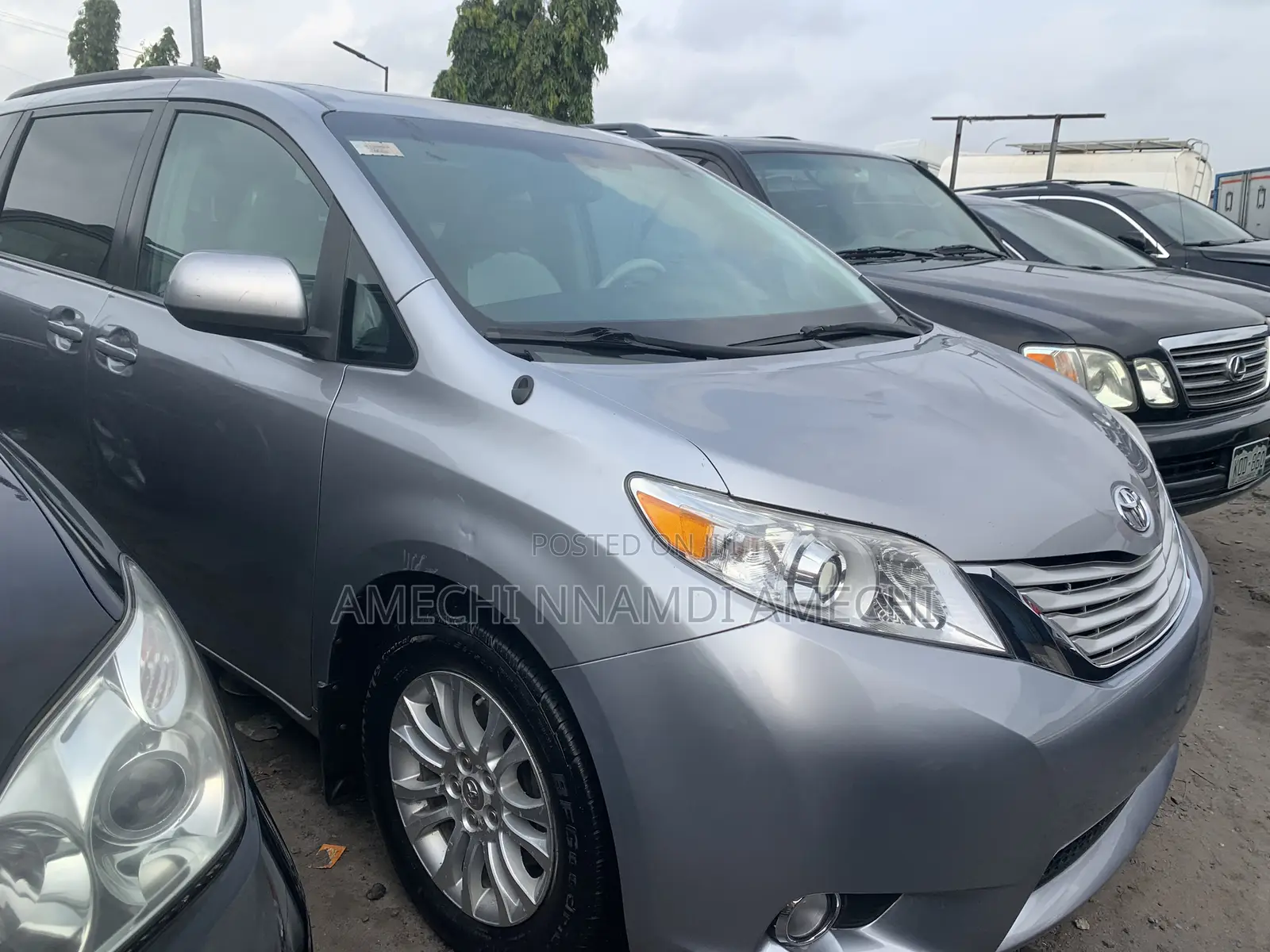 Toyota Sienna XLE AWD 7-Passenger 2013 Silver