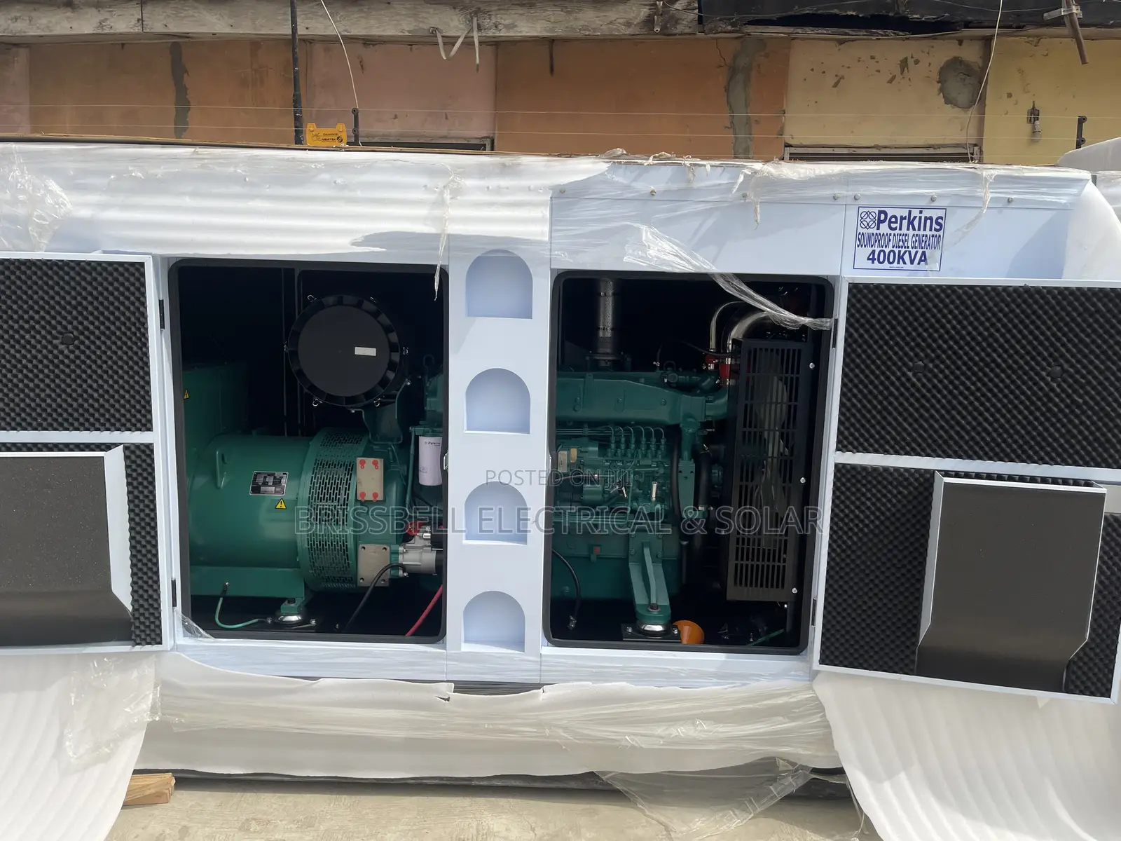 Standard England Perkins Soundproof Diesel Generator 400kva