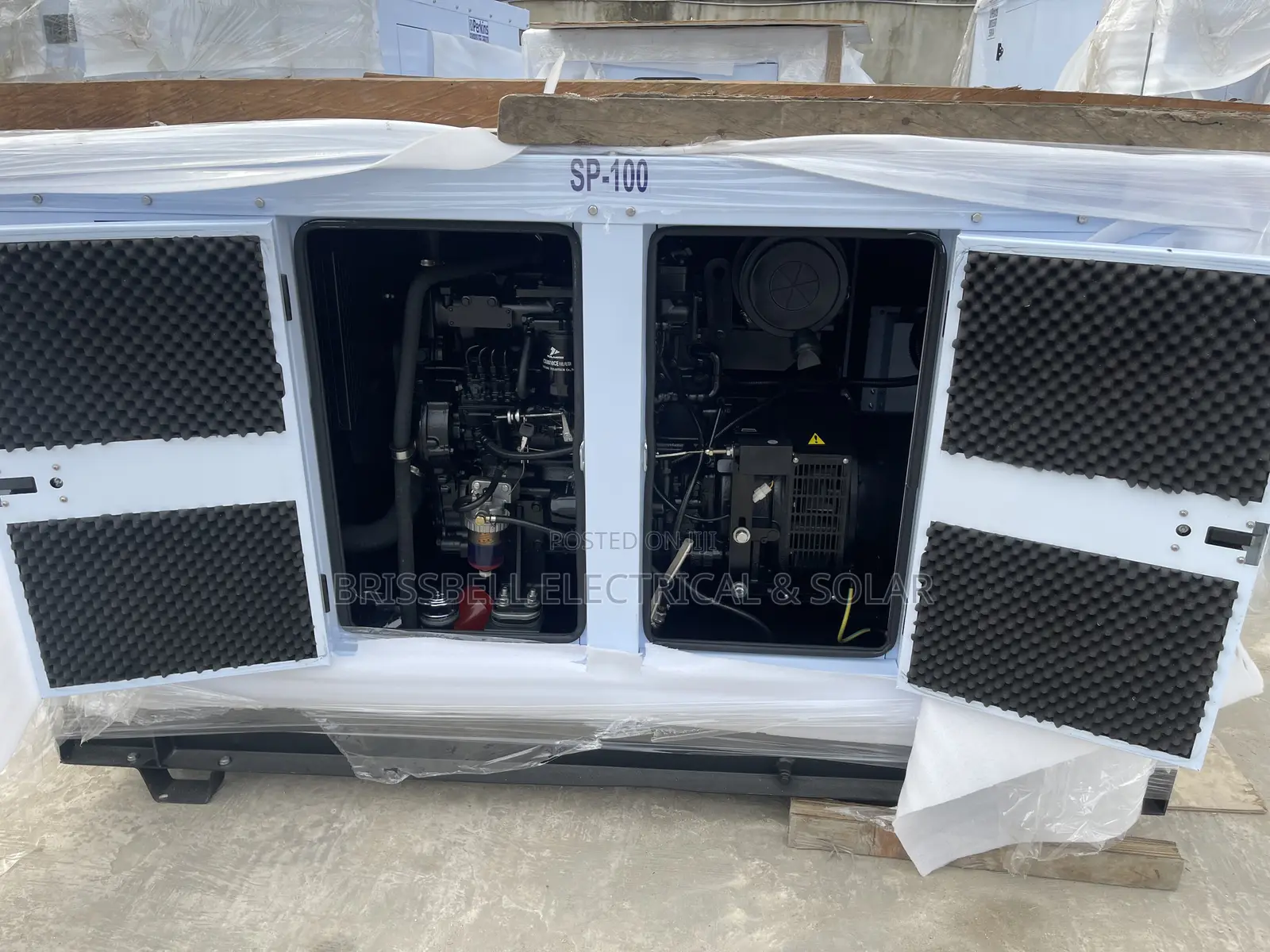 Standard England Perkins Soundproof Diesel Generator 100kva