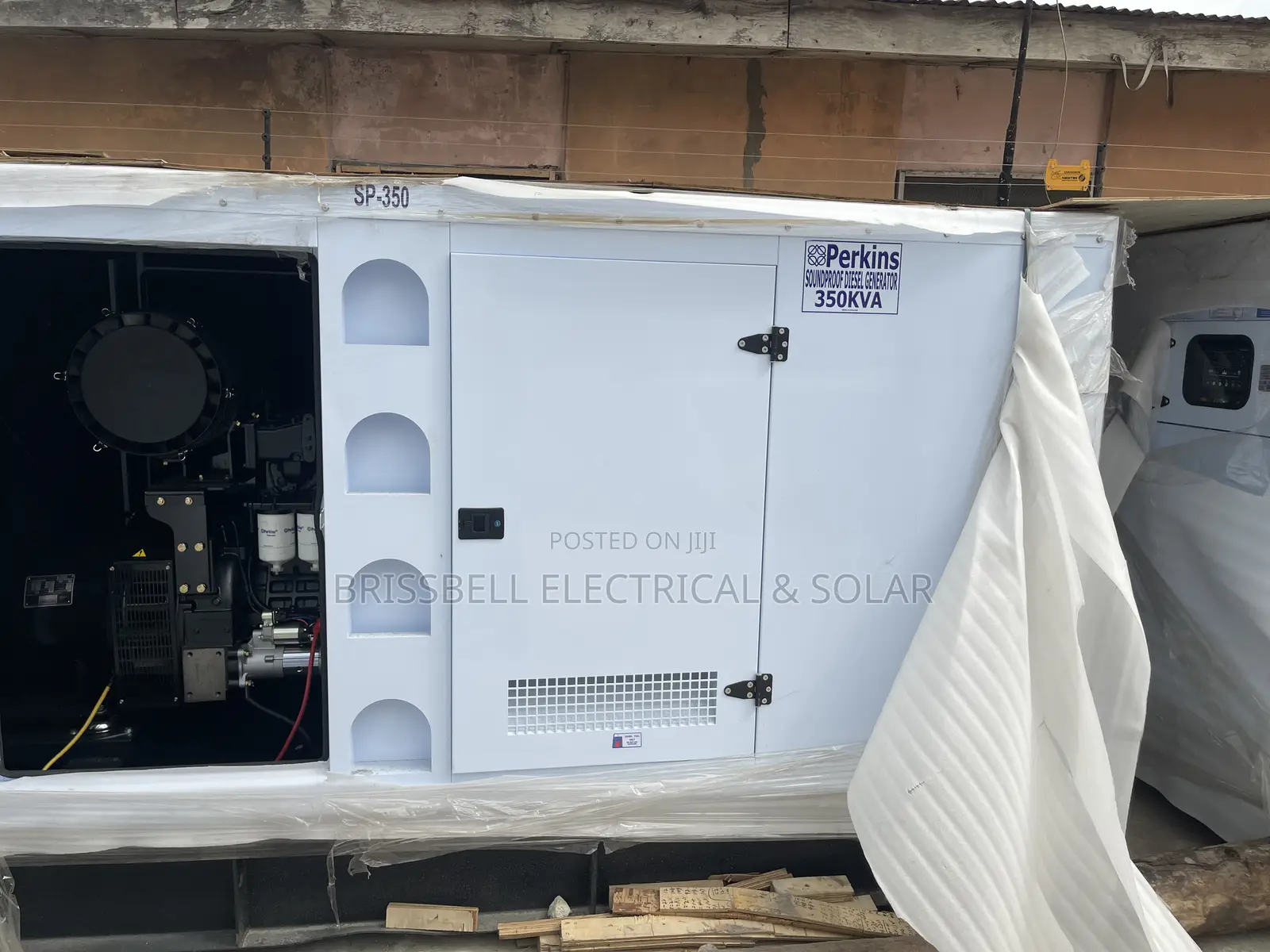 Standardengland Perkins Soundproof Diesel Generator 350kva
