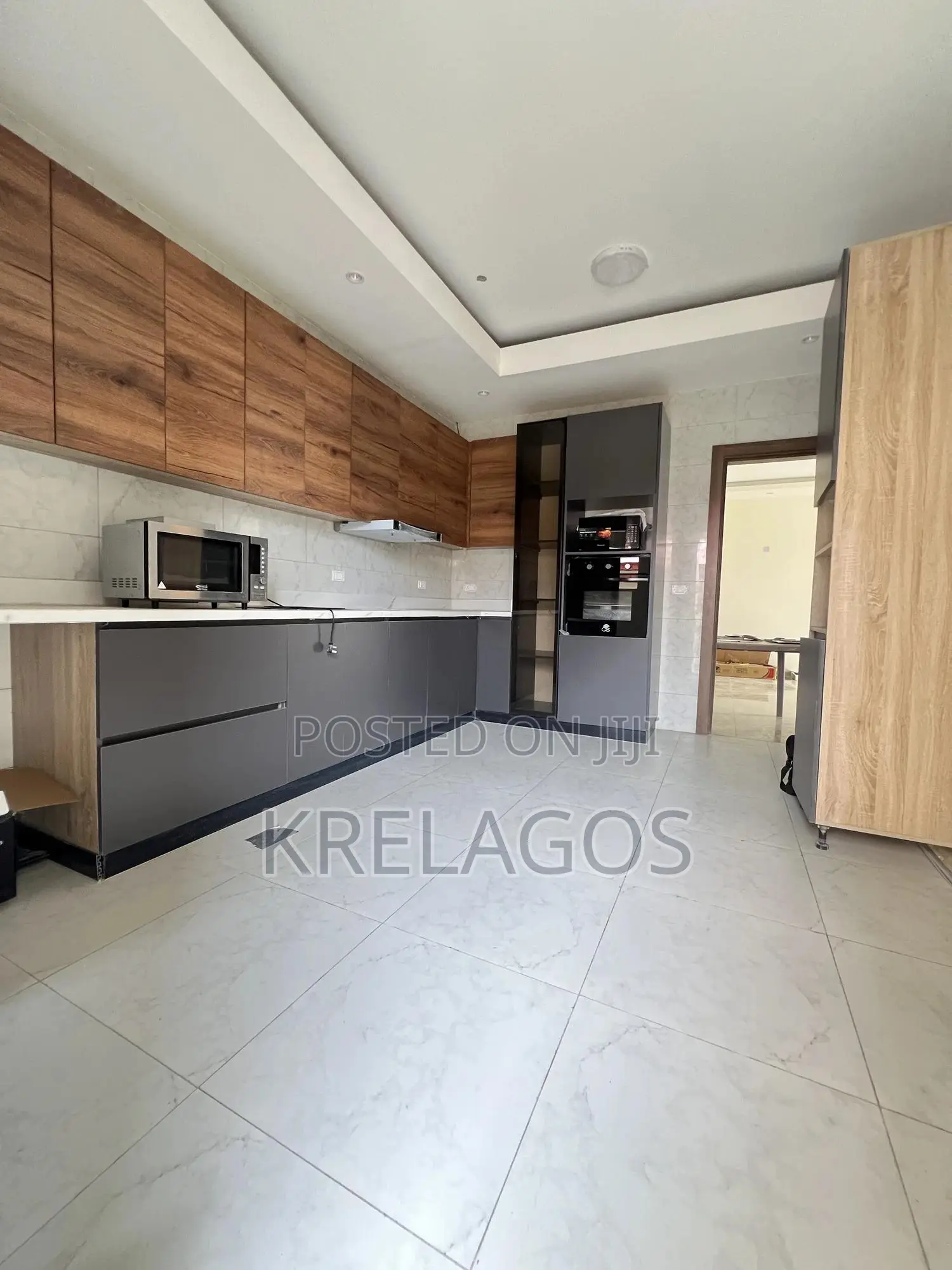 2bdrm Apartment in Akin Adesola for sale