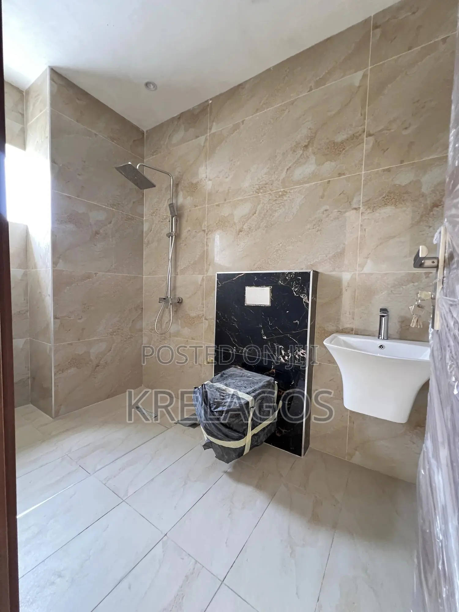 2bdrm Apartment in Akin Adesola for sale