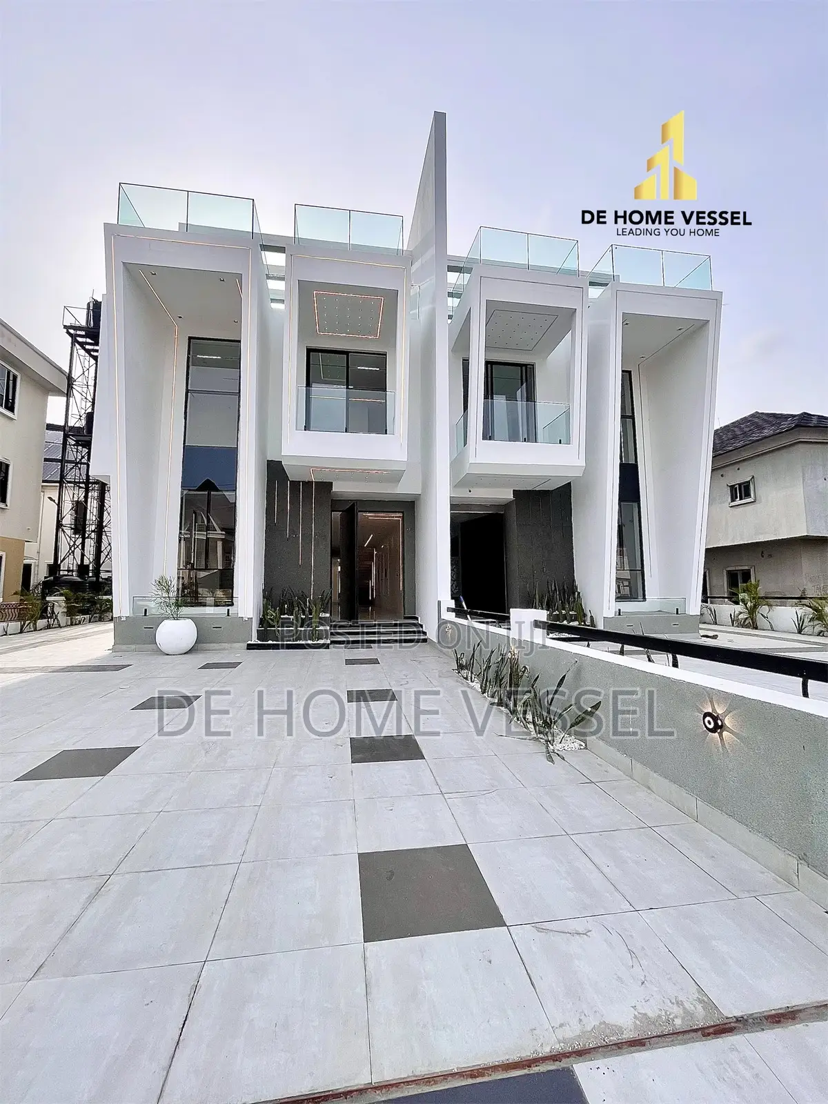 5bdrm Duplex in Osapa london for sale