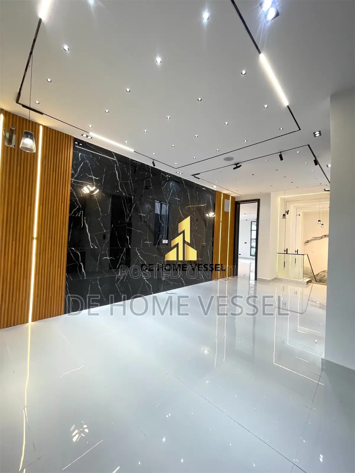 5bdrm Duplex in Chevron for sale