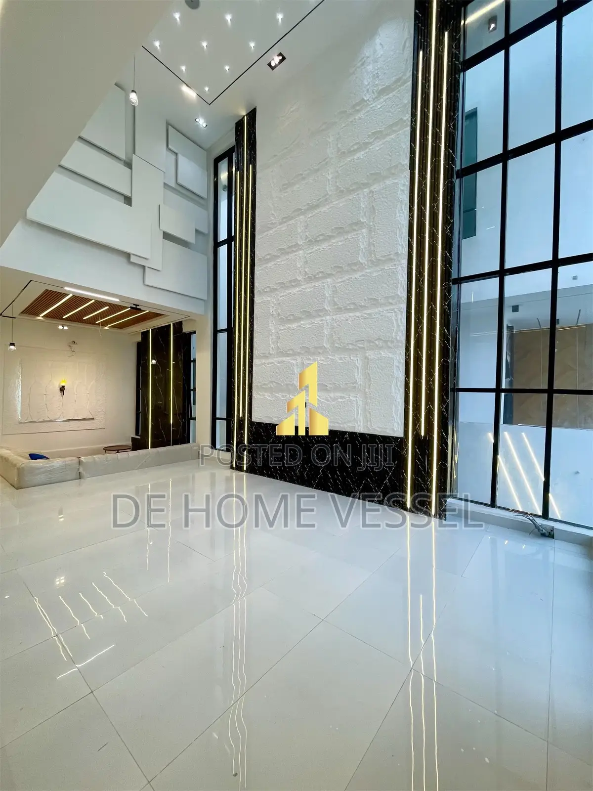 5bdrm Duplex in Chevron for sale