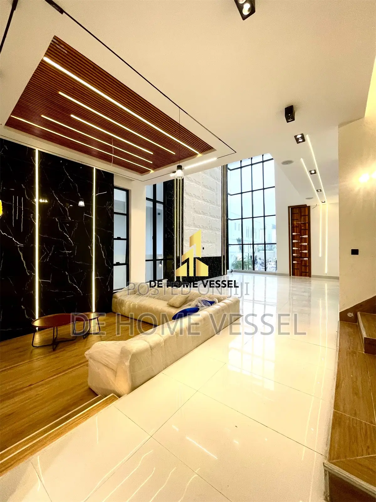 5bdrm Duplex in Chevron for sale