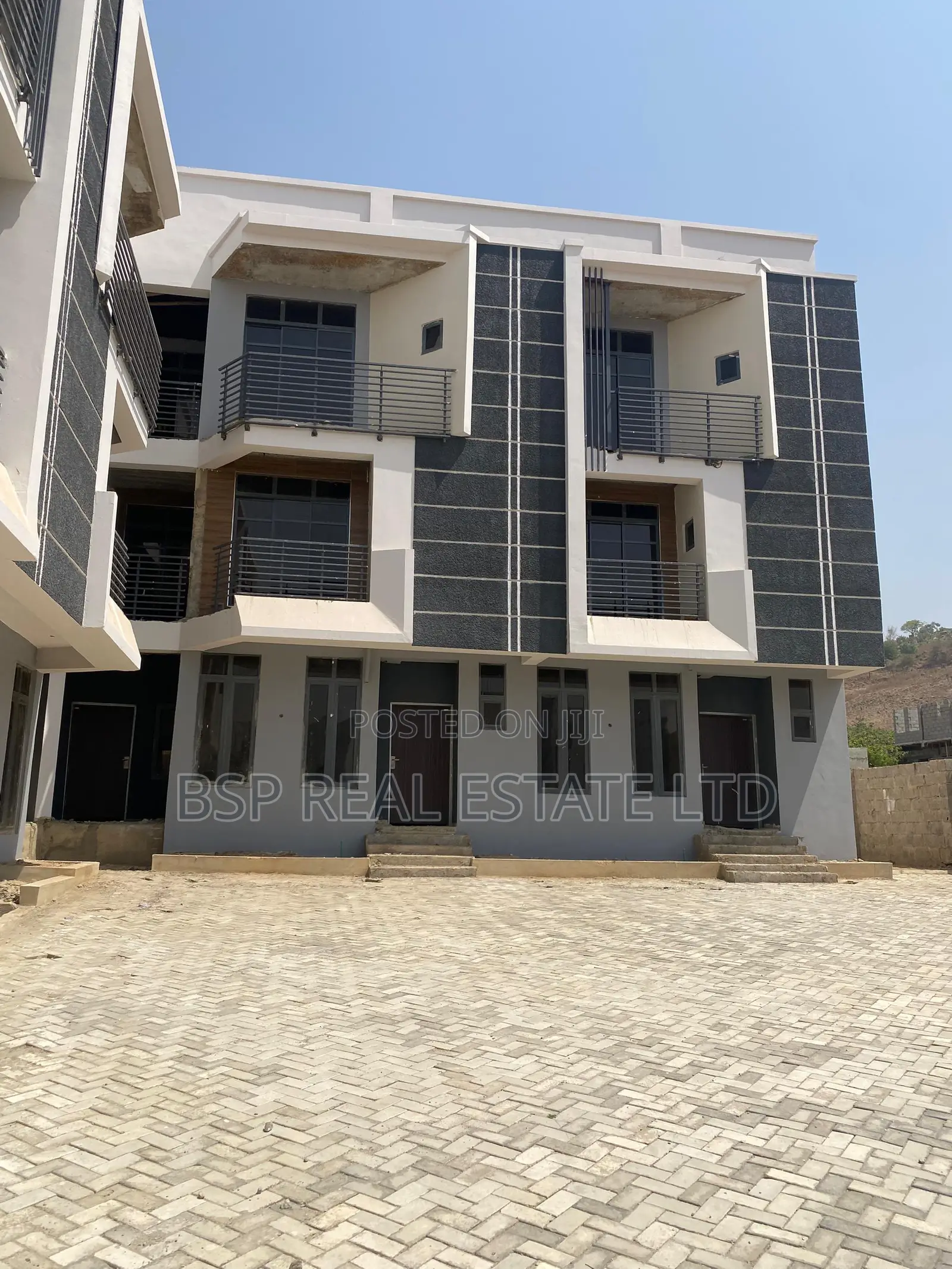 4bdrm Duplex in Life Camp for sale
