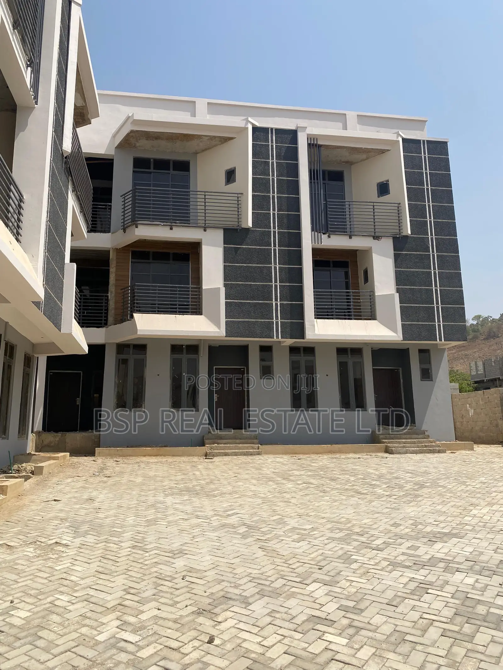 4bdrm Duplex in Life Camp for sale