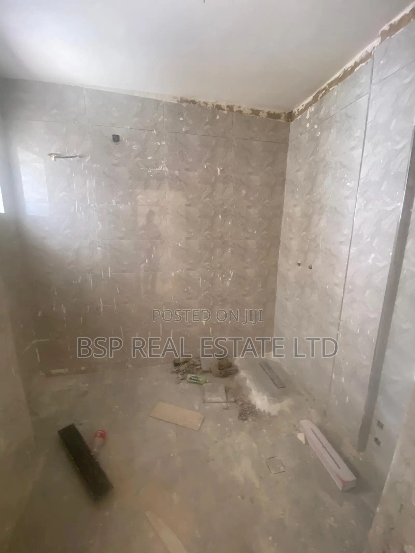 4bdrm Duplex in Life Camp for sale