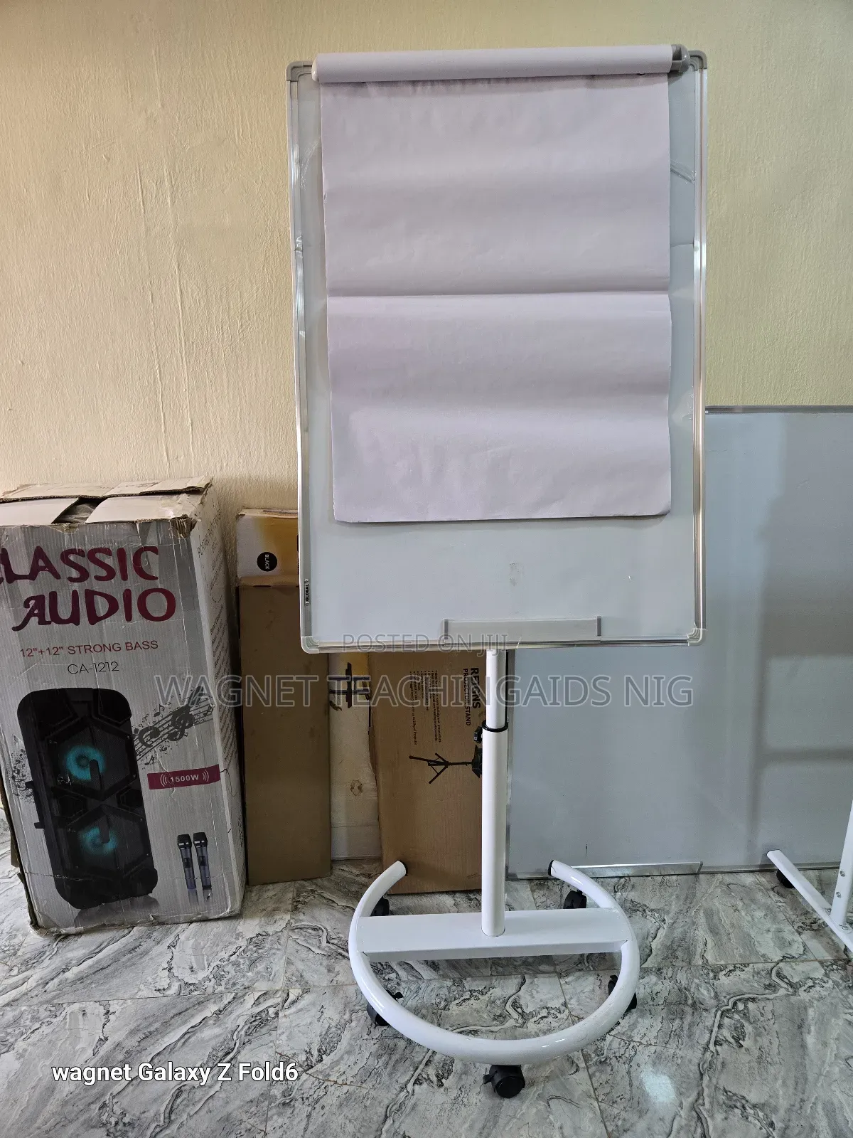 Rent Flipchart Board And Magnetic Board On Movable Stand