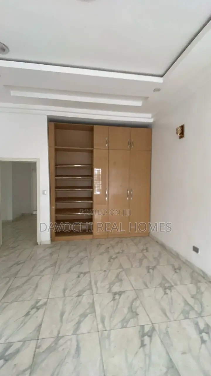 4bdrm Duplex in Chevron Dri for rent