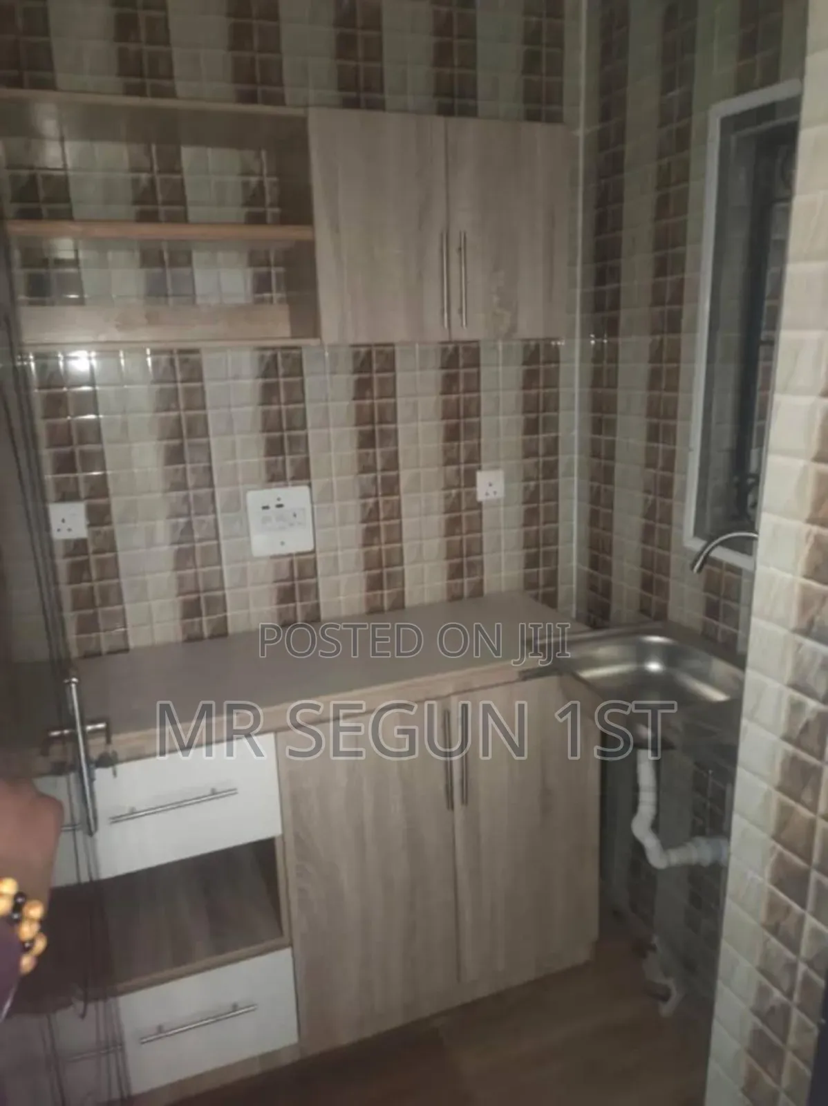 6bdrm Bungalow in Dove Estate, Odo Ona for sale