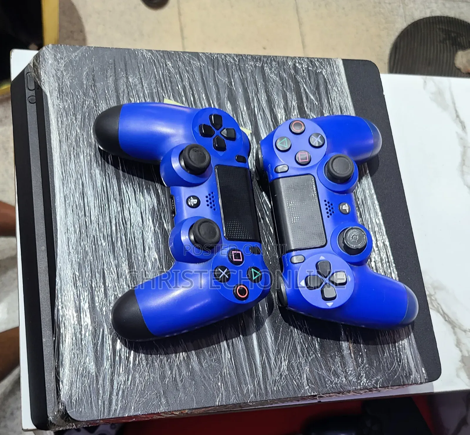 Playstation 4 Slim With 2 Pads