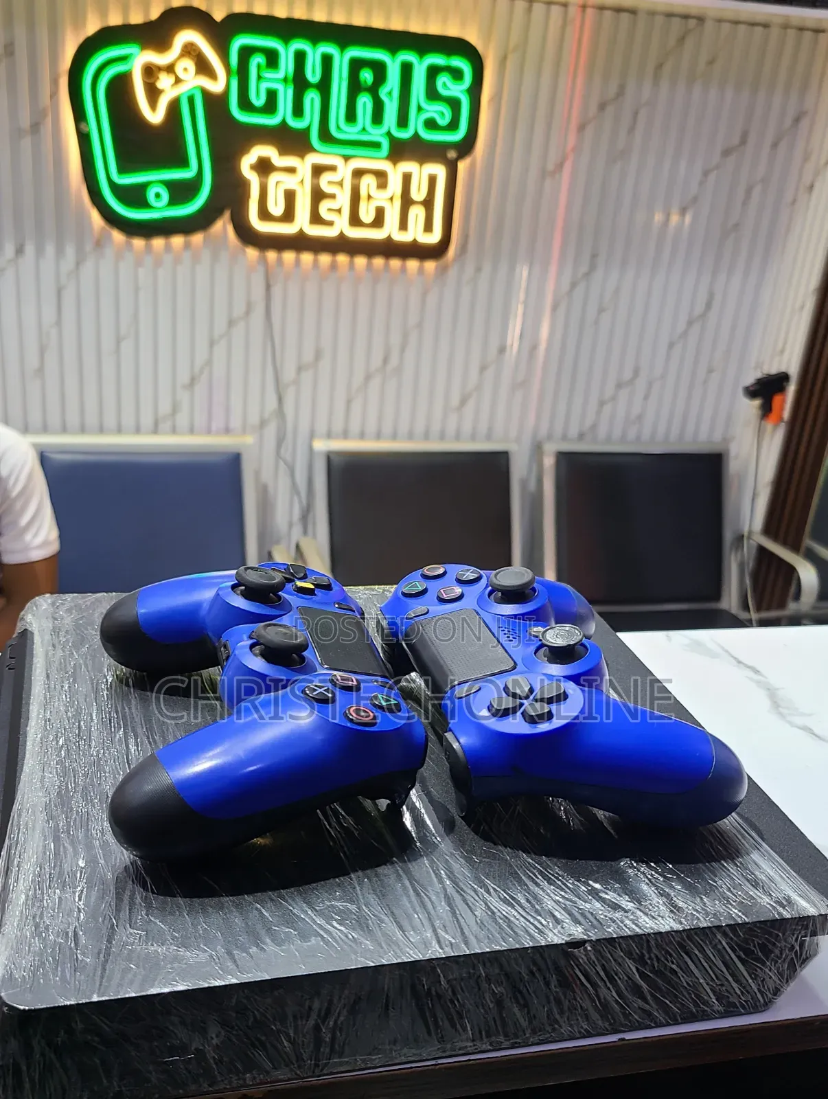 Playstation 4 Slim With 2 Pads