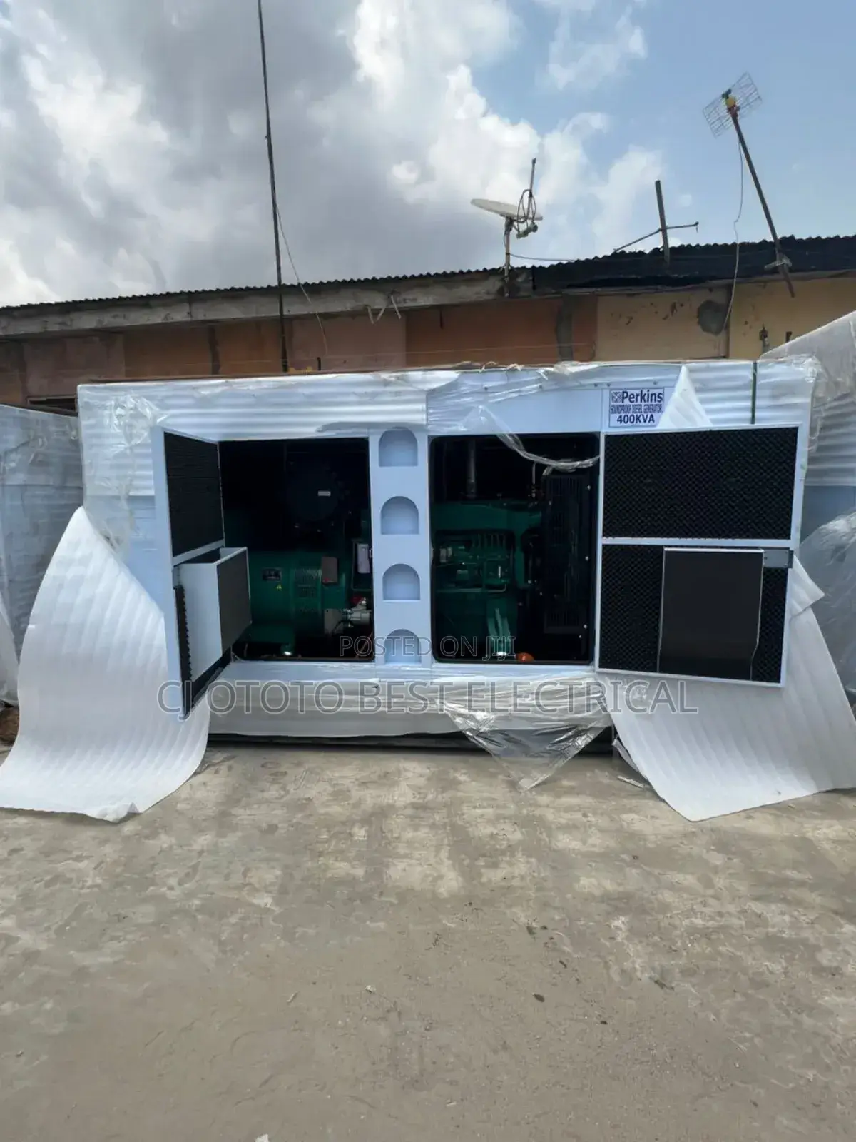 Big Engine 400kva Perkins Generator Soundproof Brand New