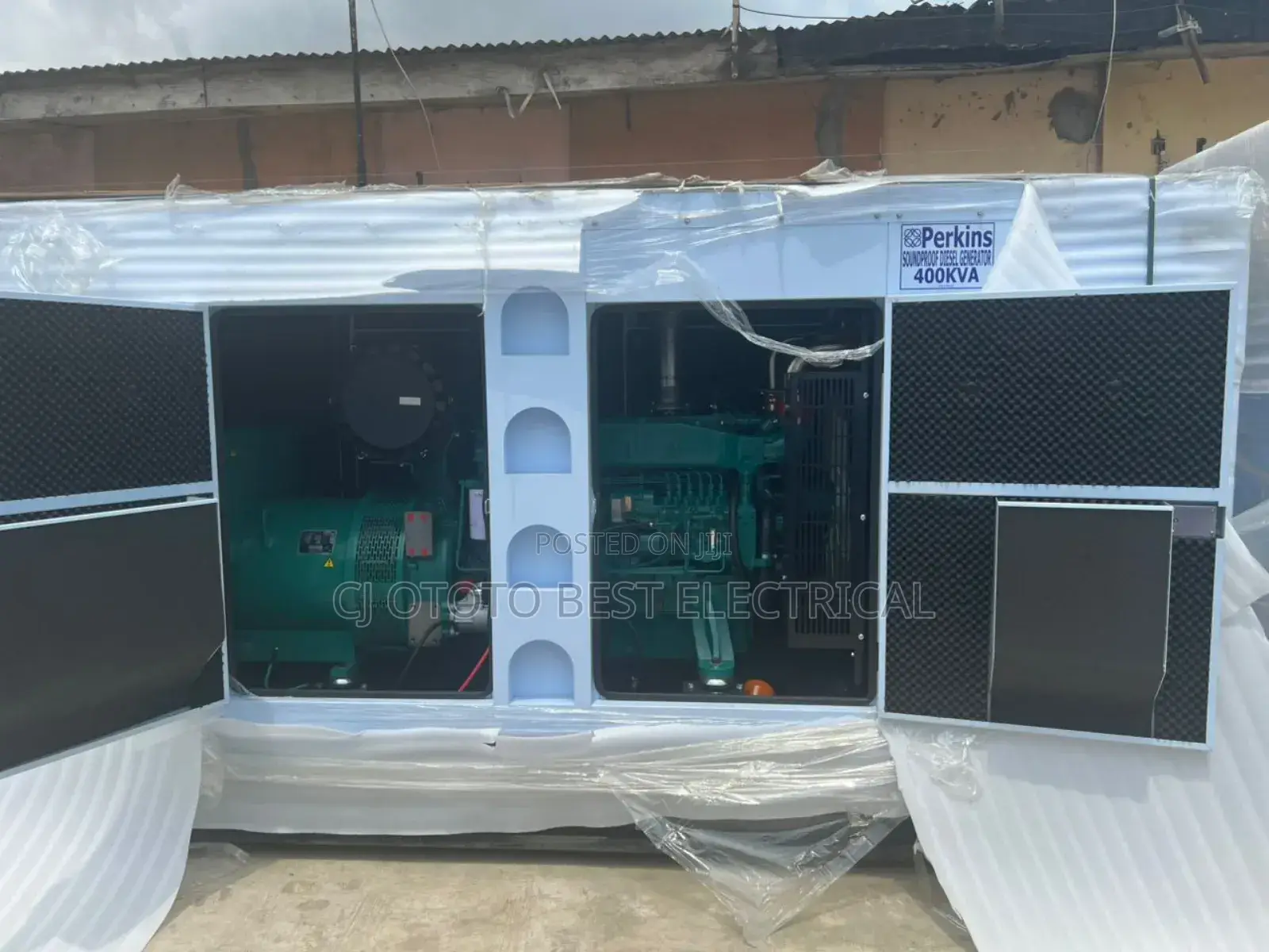 Big Engine 400kva Perkins Generator Soundproof Brand New