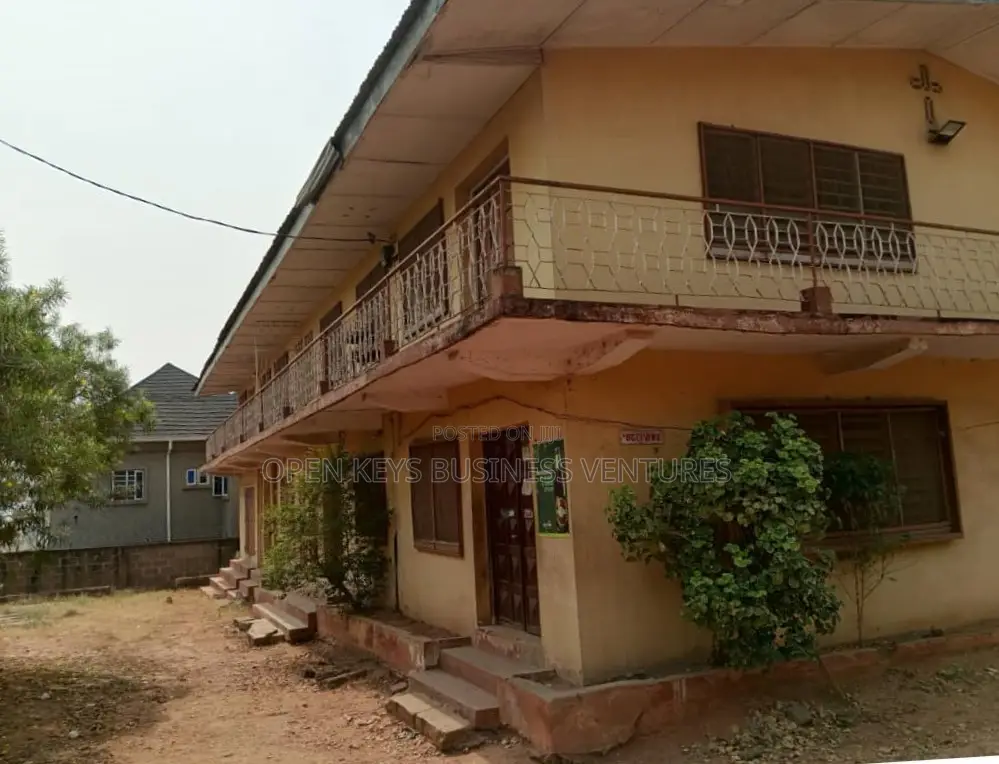 3bdrm Block of Flats in Adeoyo Hospital Road for sale