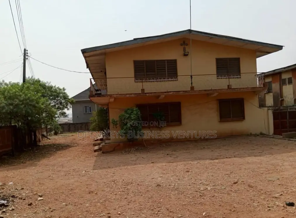 3bdrm Block of Flats in Adeoyo Hospital Road for sale