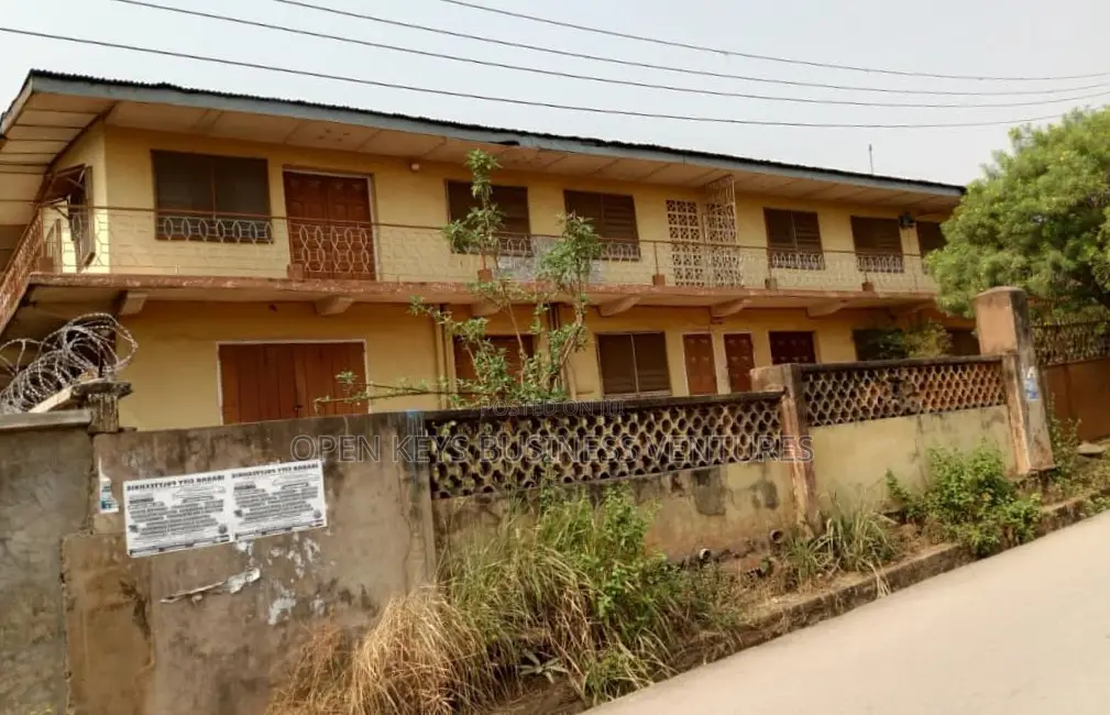3bdrm Block of Flats in Adeoyo Hospital Road for sale